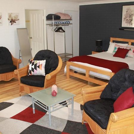 Salamander Beach Accommodation - Adults Only Salamander Bay Buitenkant foto