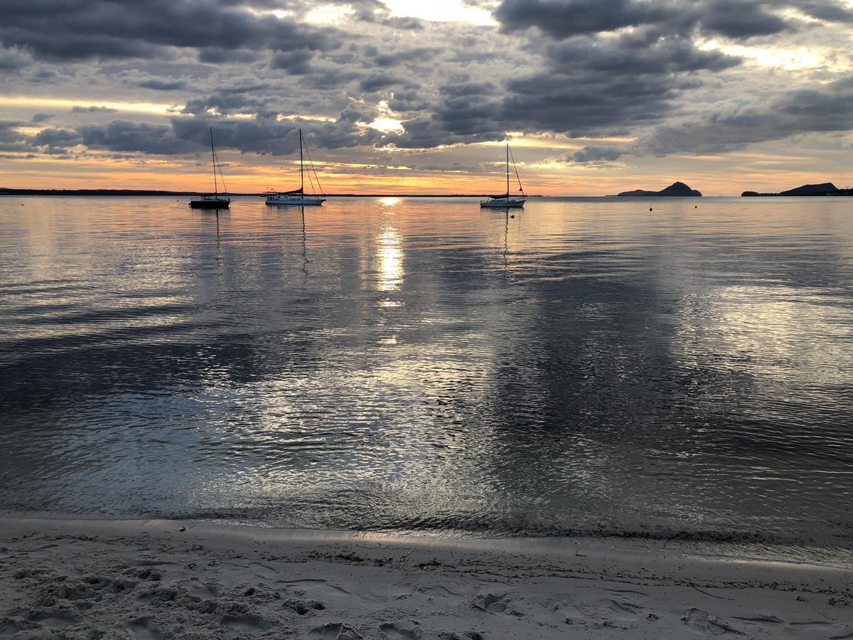 Salamander Beach Accommodation - Adults Only Salamander Bay Buitenkant foto